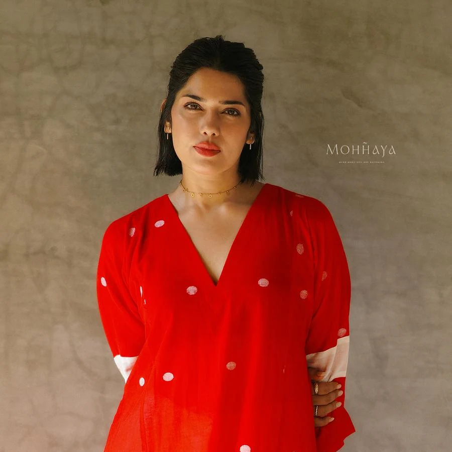 The Sindoor dot kurta, close up